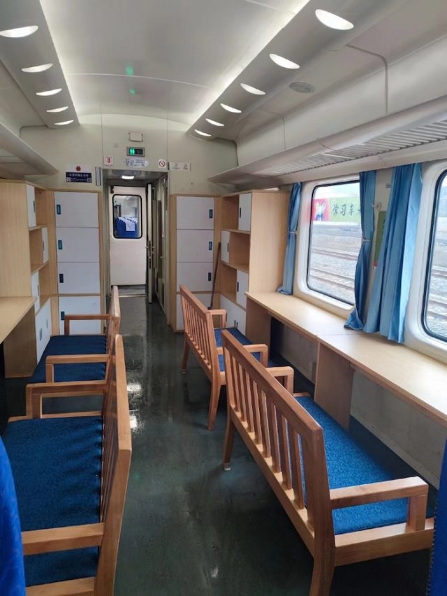 interior of a study cabin on a chinese train
