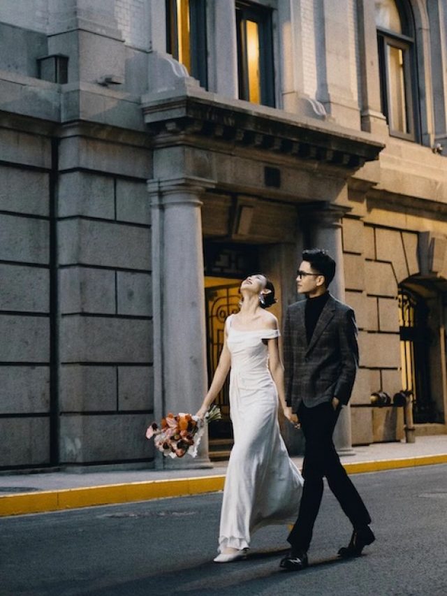 chinese wedding photo in the city on the street